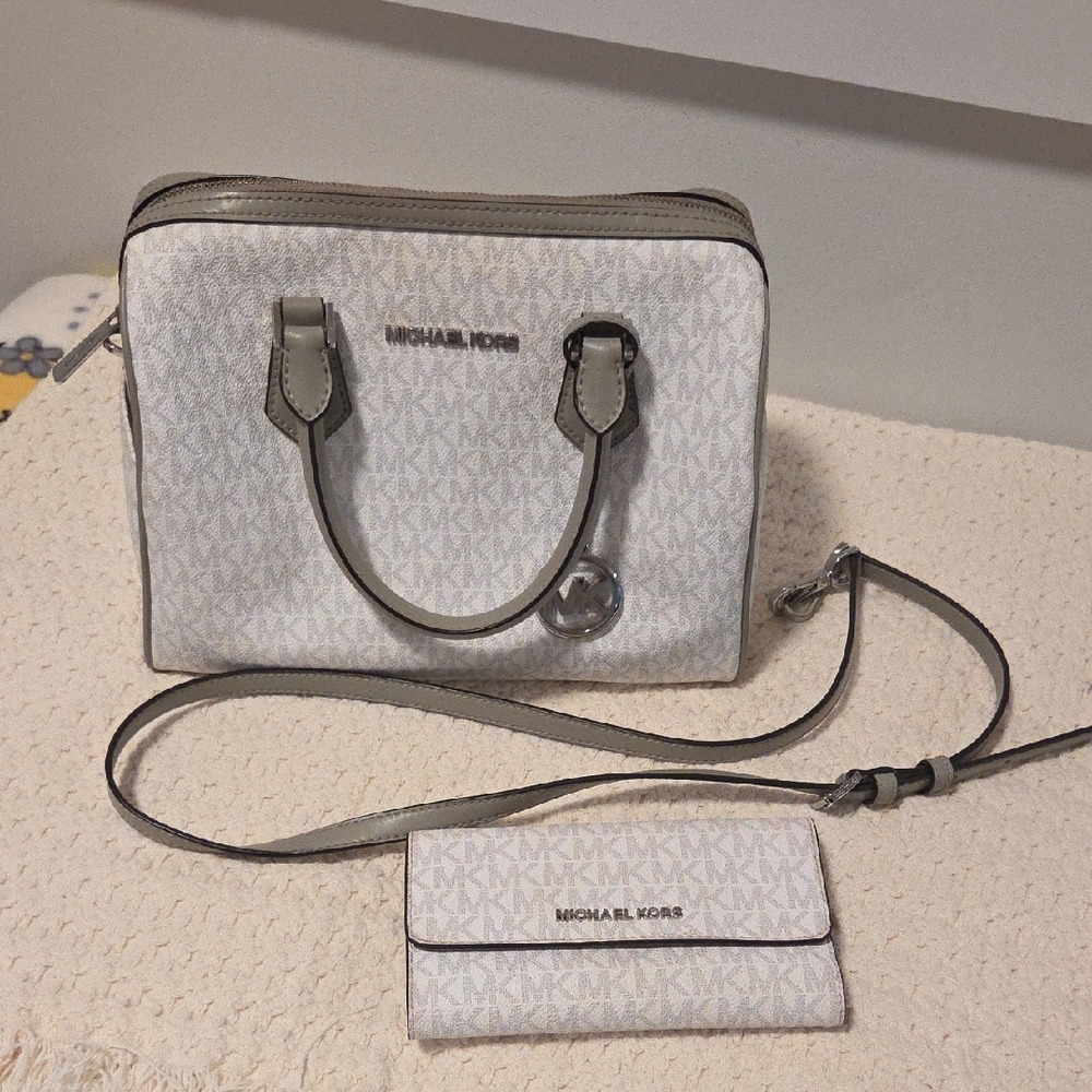 Michael Kors White and Gray Women's Bag Set
